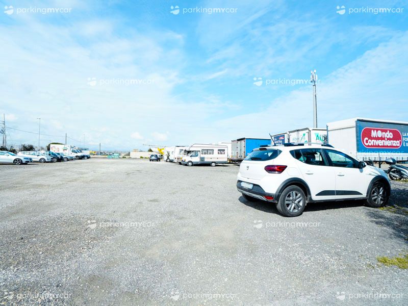 Ipark24h - Aeroporto Bari Auto parcheggiata Ipark24h - Aeroporto Bari