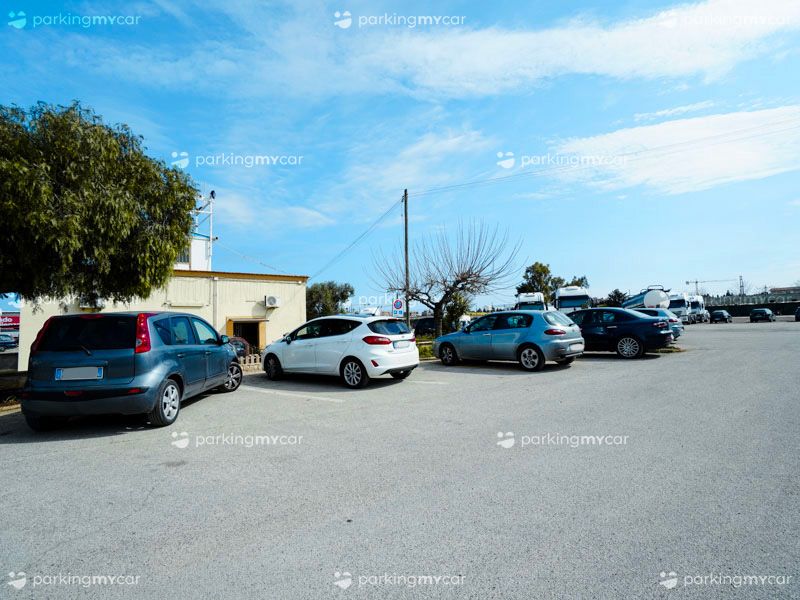 Ipark24h - Aeroporto Bari Posti auto all'aperto Ipark24h - Aeroporto Bari