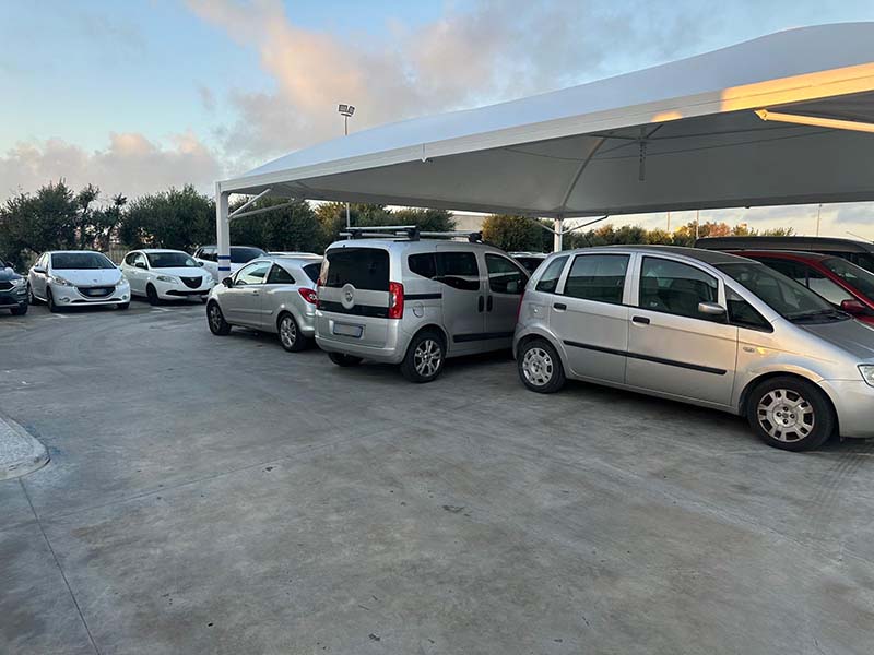 Parking Brindisi - Stazione Brindisi Auto sotto tettoia Parking Brindisi - Stazione Brindisi