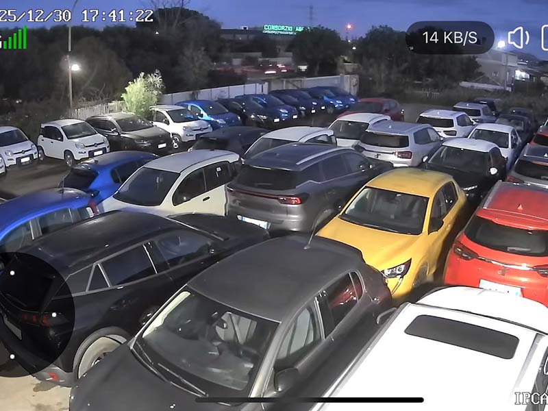 City Centric Parking - Aeroporto Cagliari Auto parcheggiate City Centric Parking - Aeroporto Cagliari