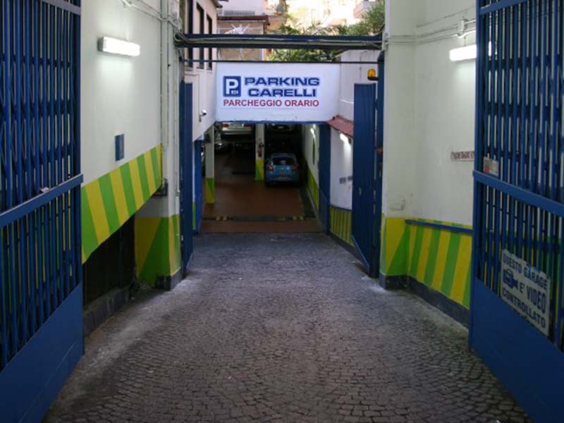 Parking Carelli - Napoli zona Vomero Entrata Parking Carelli - Napoli zona Vomero
