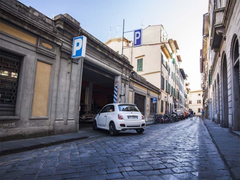 Garage Italia - Firenze centro Ingresso Garage Italia - Firenze centro